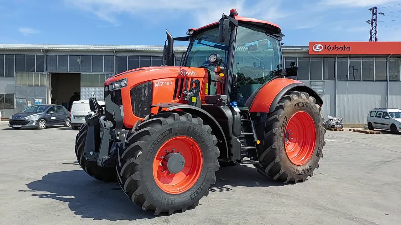 Kubota M7133